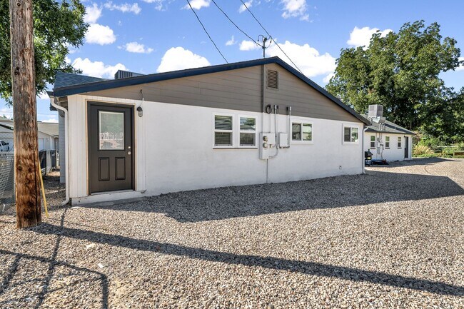 Building Photo - 300 W 100 N