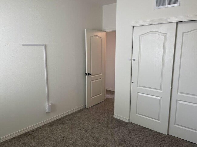 Building Photo - 904 Betton Pl