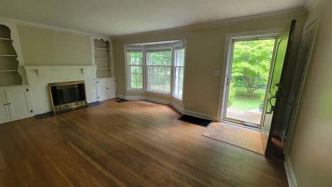 Building Photo - 3 Bedroom Close to Seneca Park