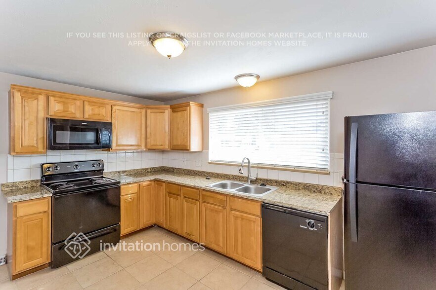 Building Photo - 12043 E Arizona Dr