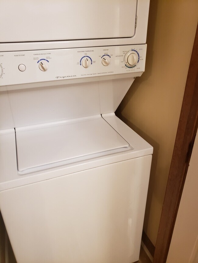 Building Photo - West Raleigh. Perfect for Roommates. Walk to NCSU! On Wolfline.