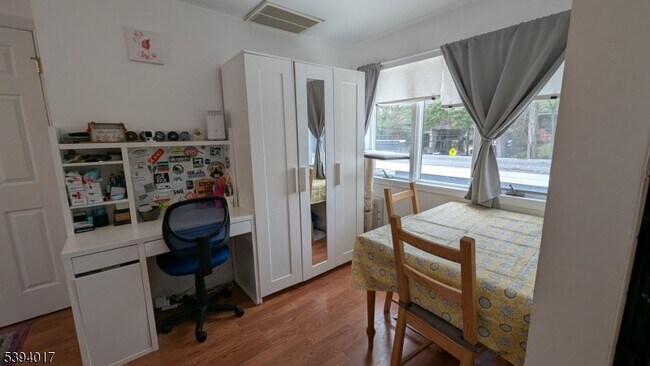 Building Photo - 12 Main St