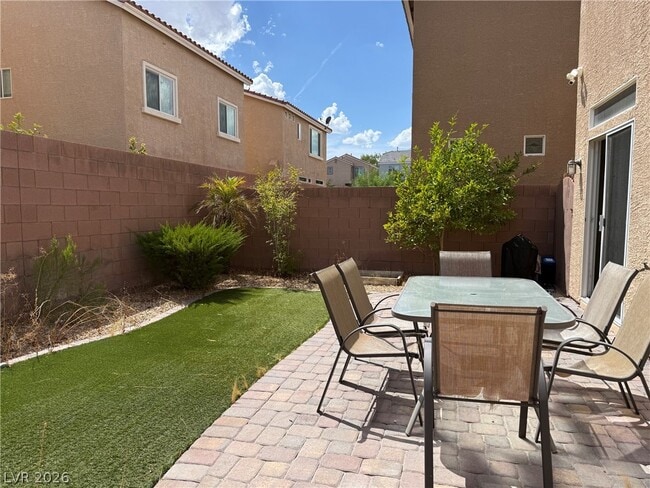Building Photo - 6073 Crown Palms Ave