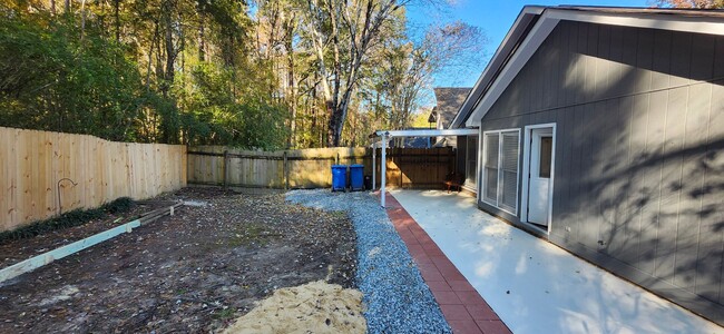 Building Photo - 3 bedroom home in North Columbus