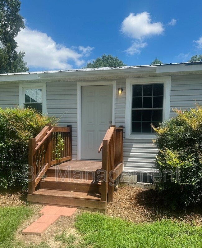 Primary Photo - 1844 E Main St