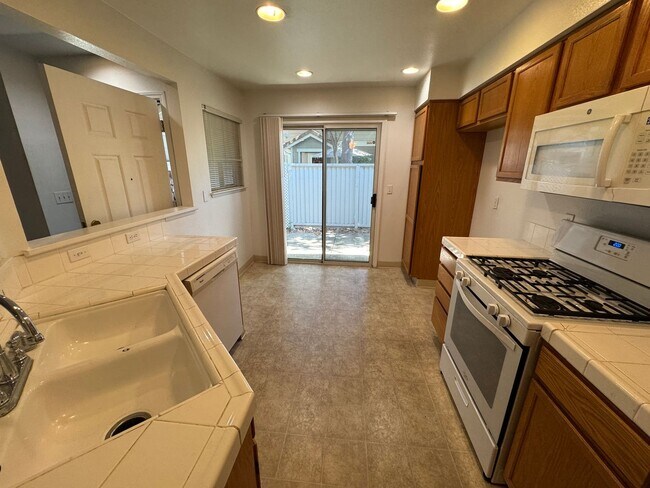 Building Photo - 2bd/2.5ba Santa Teresa Townhouse - Availab...