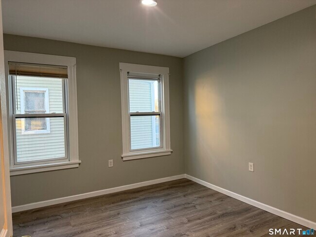 Building Photo - 276 Orchard St