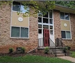 Building Photo - 1621 Line Cir