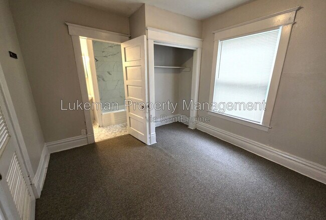 Building Photo - 817 Egleston Ave