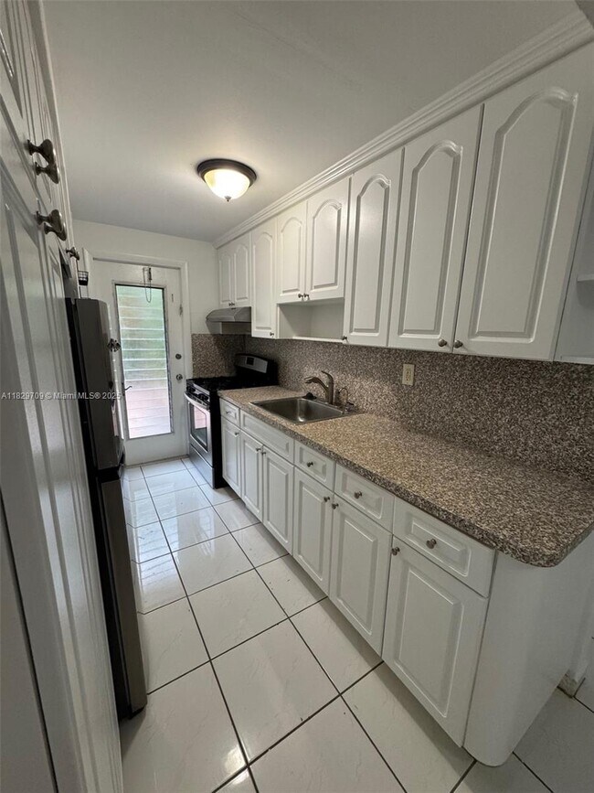 Building Photo - 8040 Tatum Waterway Dr