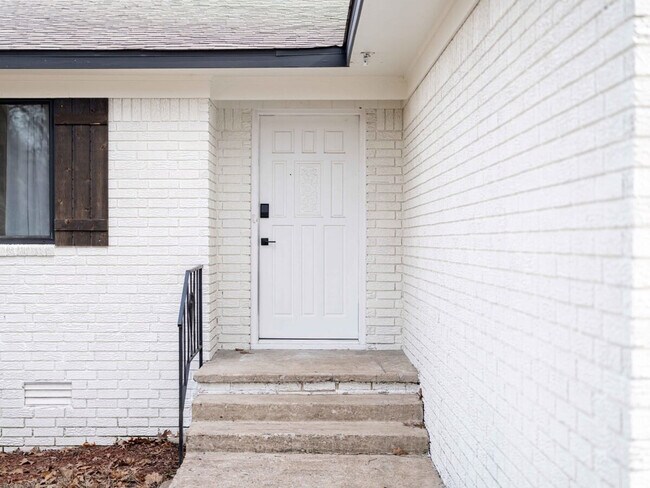 Building Photo - 201 N Dogwood St