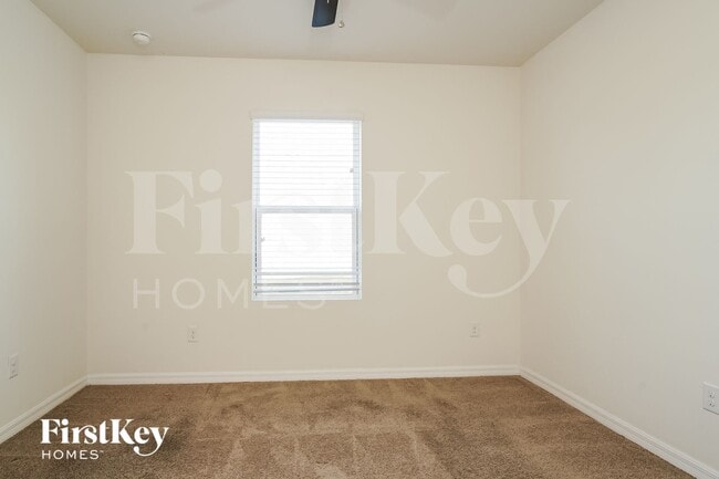 Building Photo - 237 SE 3rd St