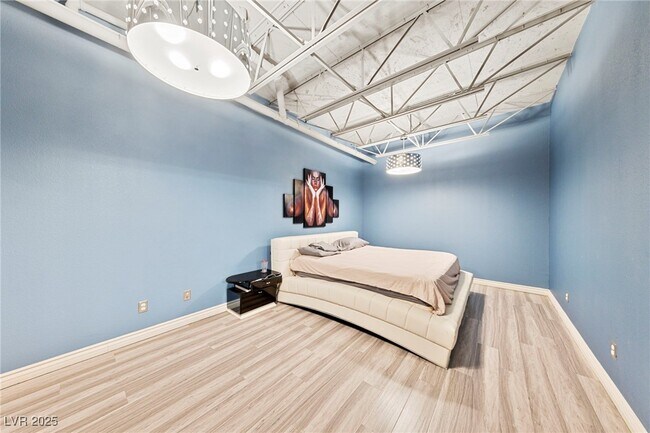 Building Photo - 5691 Deer Creek Falls Ct