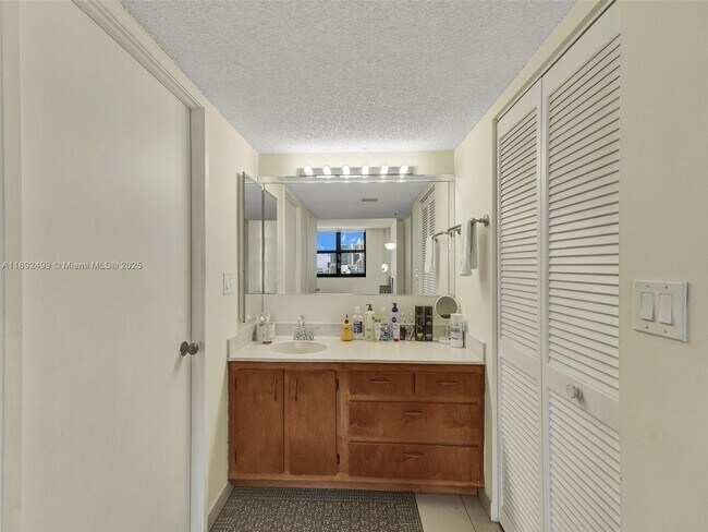 Building Photo - 210 174th St