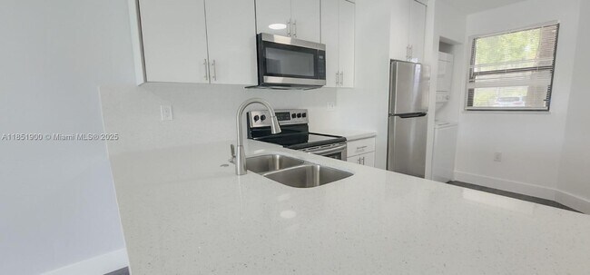 Building Photo - 9830 Nob Hill Ln