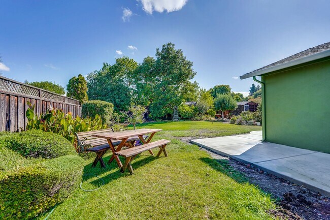 Building Photo - Remodeled 3-bedroom 1 bath