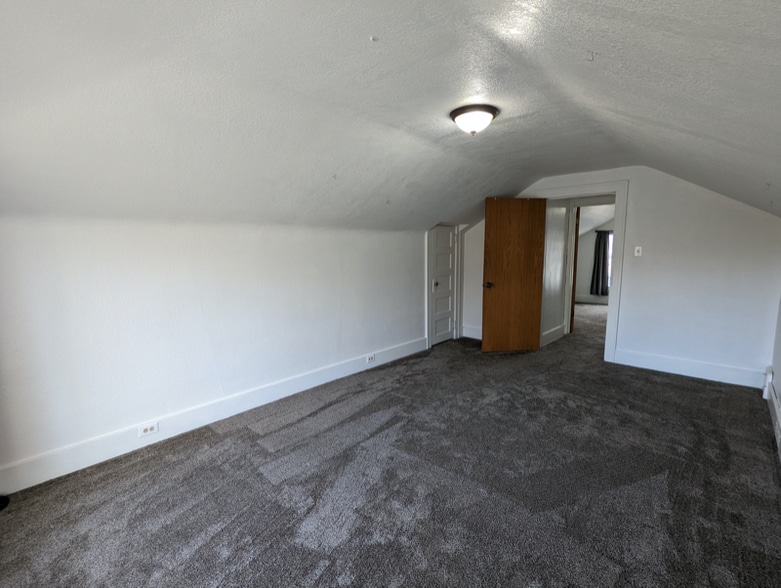 Building Photo - 617-619 8th Ave S