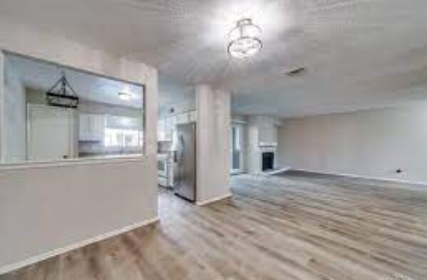 Building Photo - 2935 Nacogdoches-400.29