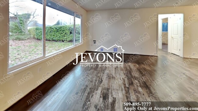 Building Photo - Enjoy the new appliances in this lovely single-family home located in the heart of Tacoma