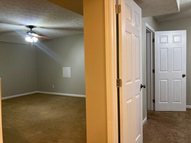 Building Photo - 128 Twin Lakes Dr