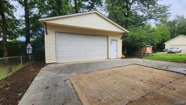 Building Photo - 11402 Hillwood Dr SE