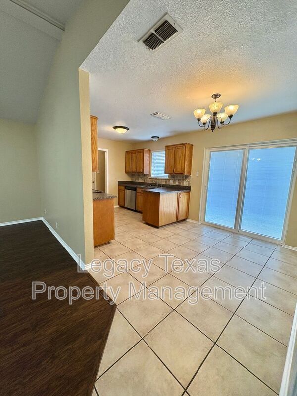 Building Photo - 1208 Lindsey Ln