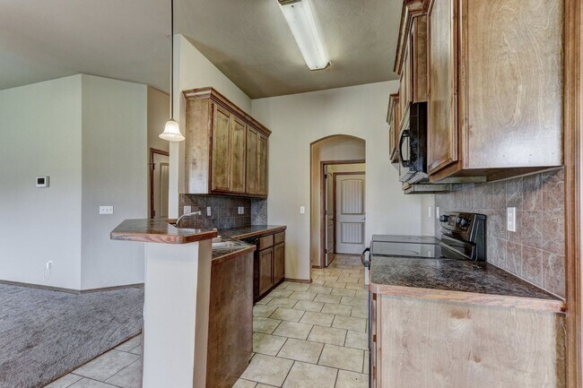 Building Photo - AVAILABLE 3-15-2020  FOR OCCUPANCY IN YUKON, MUSTANG SCHOOLS!