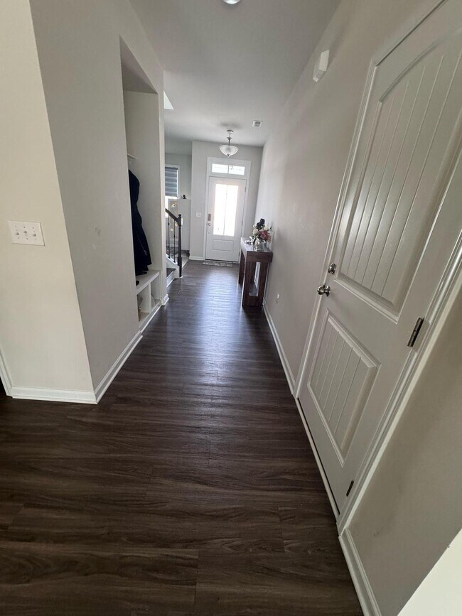Building Photo - 1309 McFarlan Ct