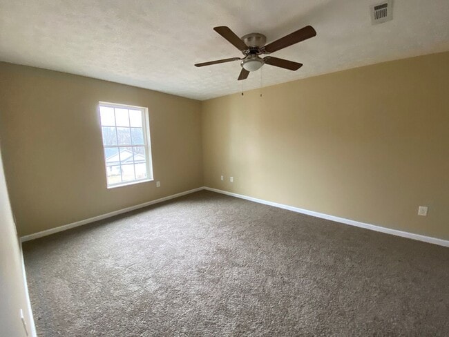 Building Photo - Now available 3 bedroom 2 bath single fami...