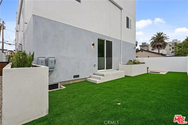 Building Photo - 201 S Westlake Ave