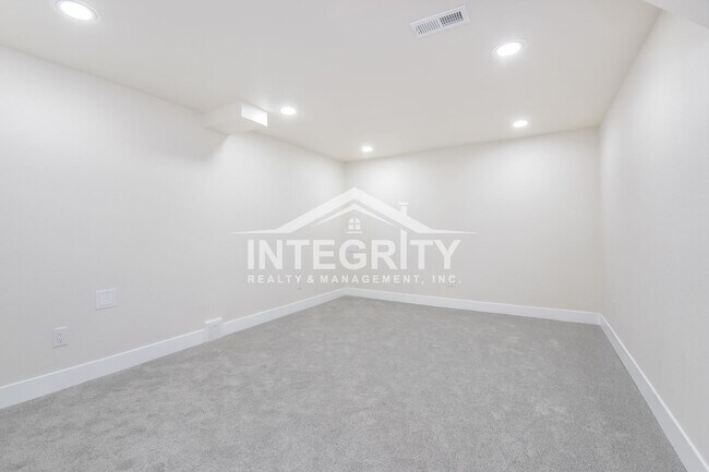 Building Photo - 620 S Youngfield Ct