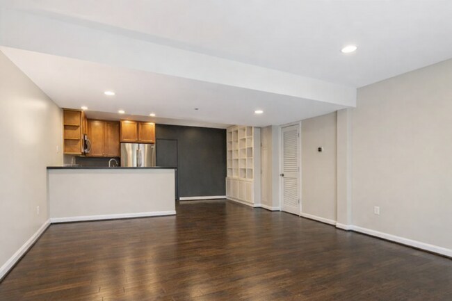 Building Photo - Bright, modern Capitol Hill 1 bed/1 bath condo with private outdoor space and secured parking