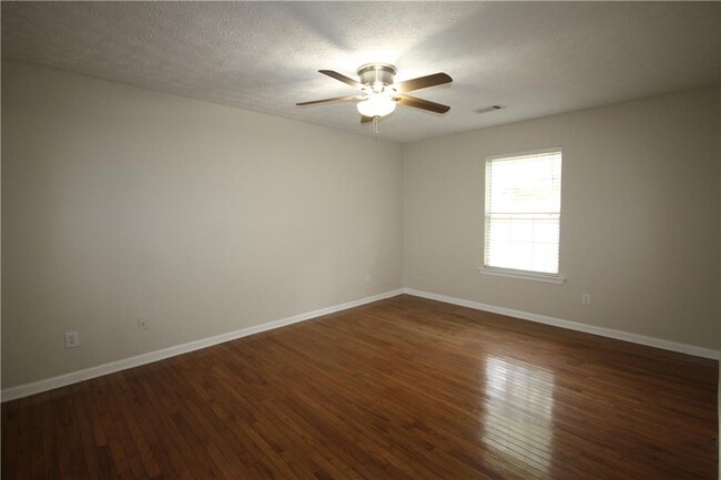 Building Photo - 1335 Carter Rd