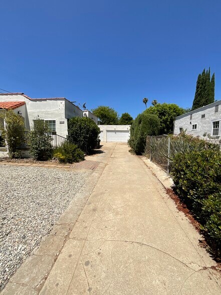 Building Photo - 3015 Warwick Ave