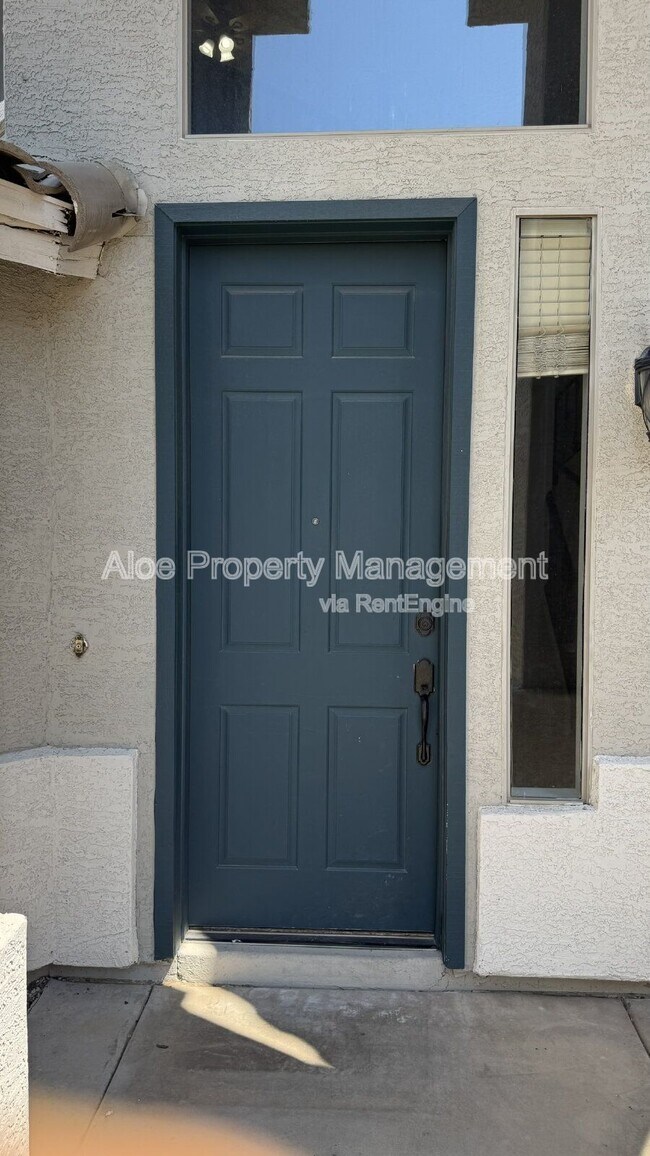 Building Photo - 491 W Ebony Way
