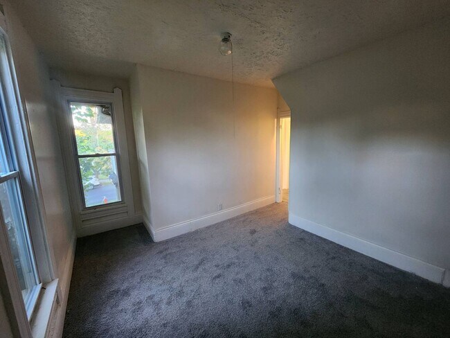 Building Photo - 2186 E 89th St