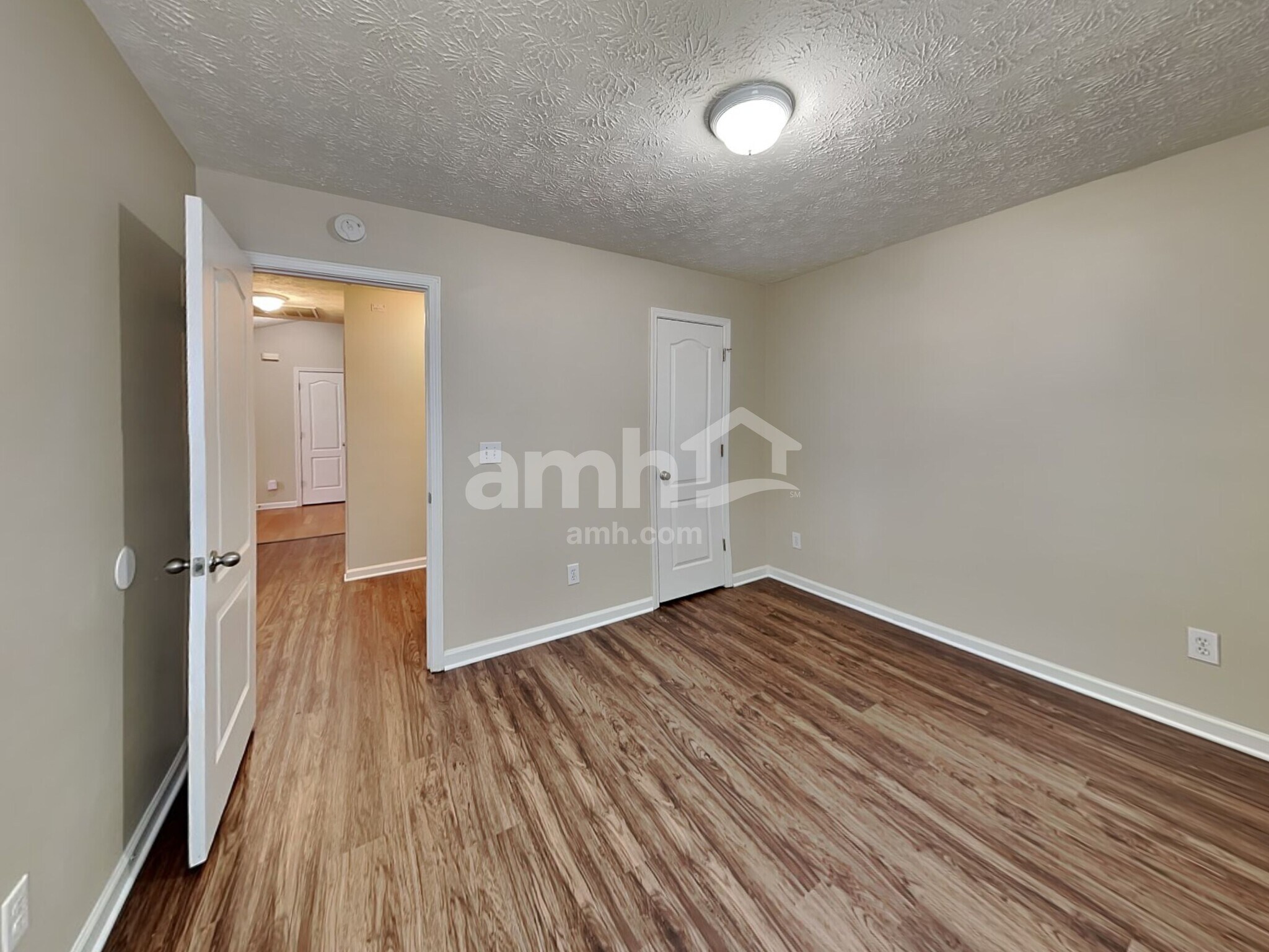 Building Photo - 5455 Yellow Pine Dr