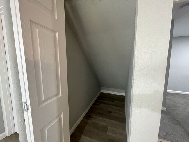 Building Photo - Cozy 2 Bed/1 Bath- Great Location