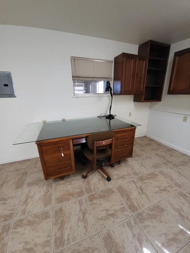 Building Photo - FOR LEASE!! Country Living