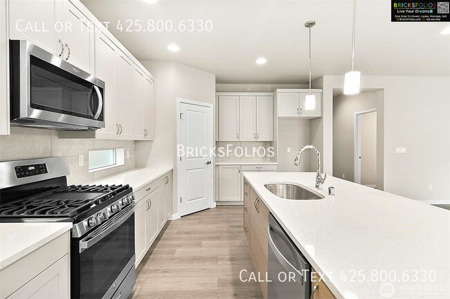 Building Photo - 16217 8th Ave E