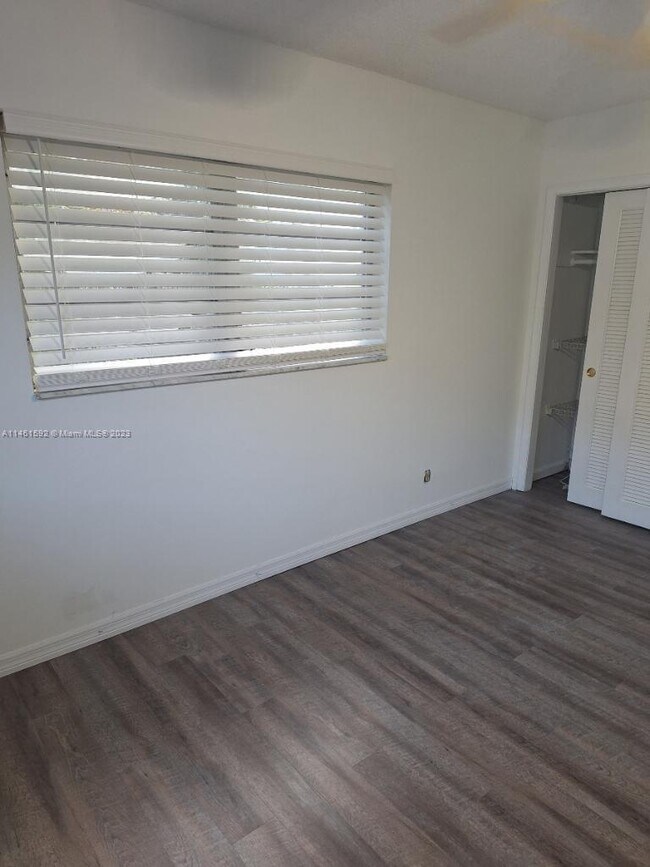 Building Photo - 501 NE 14th Ave