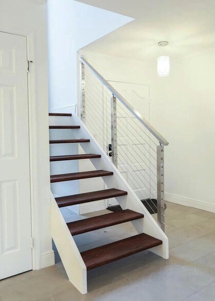 Building Photo - 819 Windermere Way