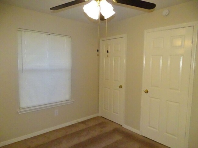 Building Photo - 5907 Deer Lake Dr