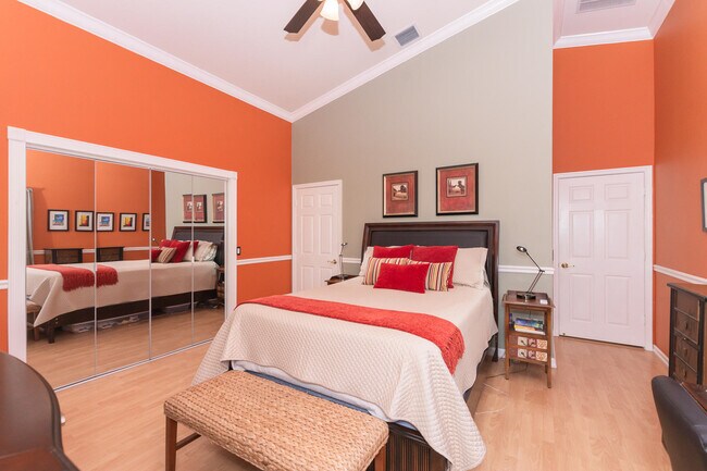 Building Photo - 329 NW Treeline Trce