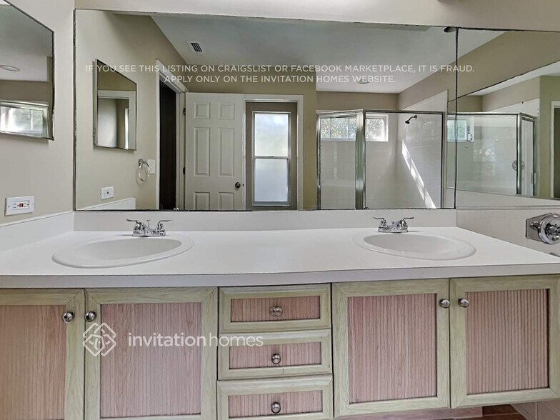 Building Photo - 17604 Esprit Dr