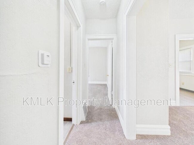 Building Photo - 533 Gage St