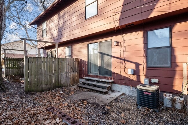 Building Photo - 6464 Oakland Ave