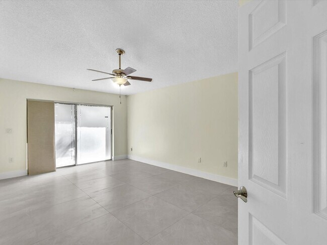 Building Photo - 13400 NW 5th Ct