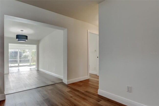 Building Photo - 8722 Elmwood Ln