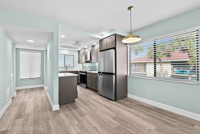 Building Photo - 551 S Brevard Ave